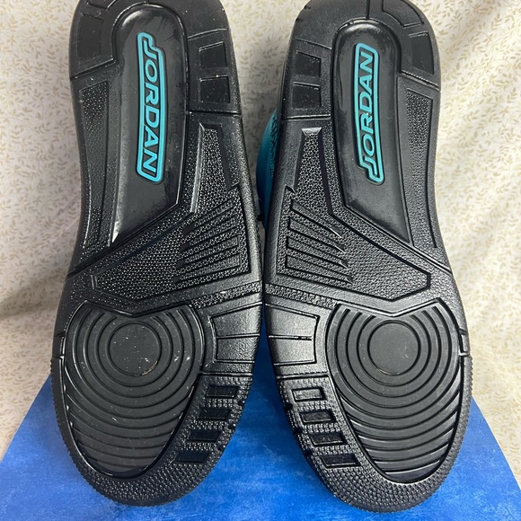 Air Jordan 3 Retro "Powder Blue" 2014 - Picture 7 of 11